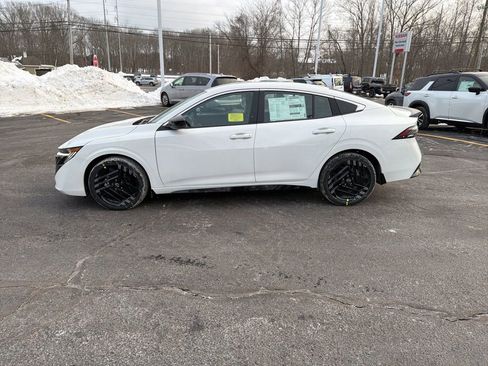 New 2026 Nissan Sentra SR w/ Floor Mat Package image 2
