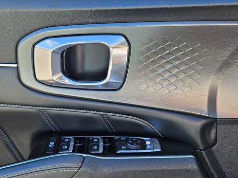 Used 2023 Kia Sorento SX image 19