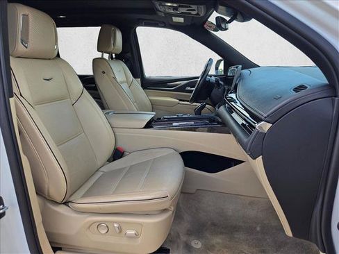 Used 2023 Cadillac Escalade Premium Luxury w/ Performance Package AWD/4WD image 23