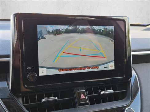 Used 2023 Toyota Corolla Cross XLE w/ Convenience Package FWD image 9