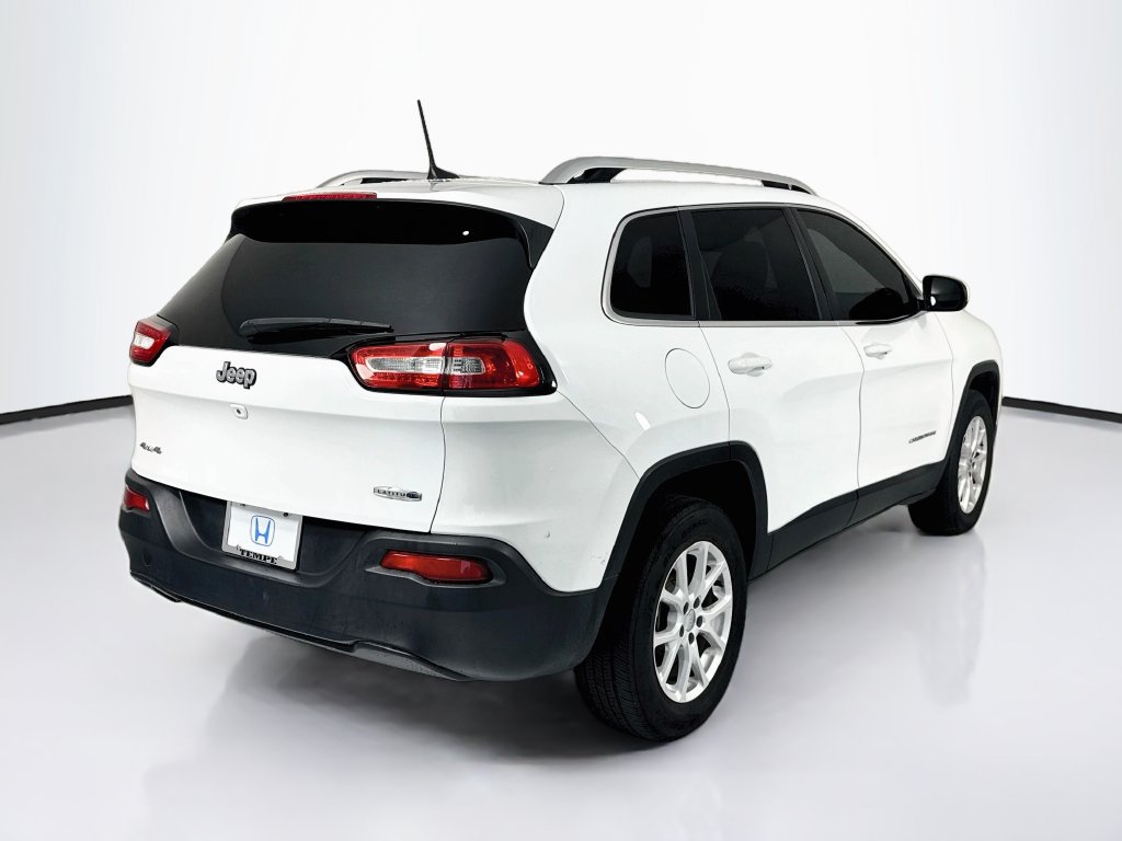 Used 2017 Jeep Cherokee Latitude w/ Cold Weather Group AWD/4WD image 5