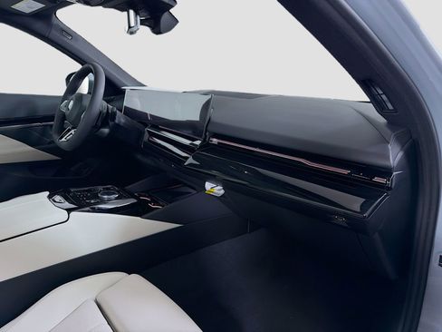 New 2026 BMW 530i xDrive w/ M Sport Package AWD/4WD image 32