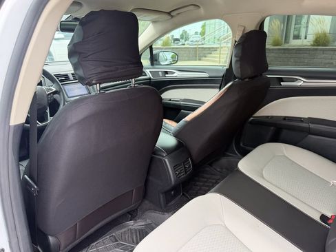 Used 2019 Ford Fusion SE w/ Equipment Group 151A FWD image 14
