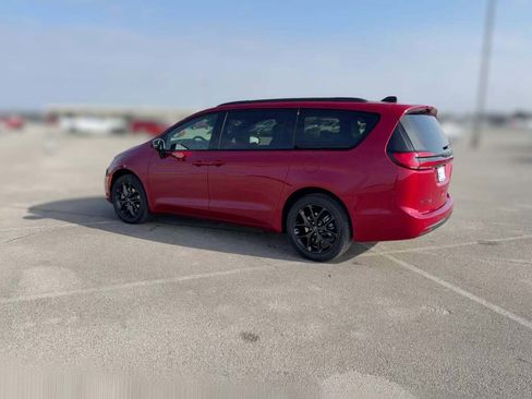 New 2026 Chrysler Pacifica Select w/ S Appearance Package image 7