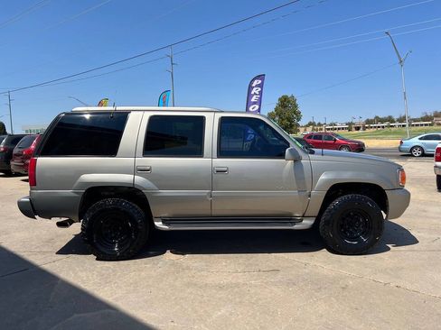 Used 2000 Cadillac Escalade 4WD image 8