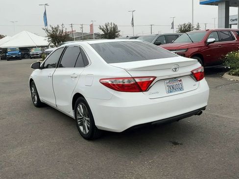 Used 2016 Toyota Camry LE image 5