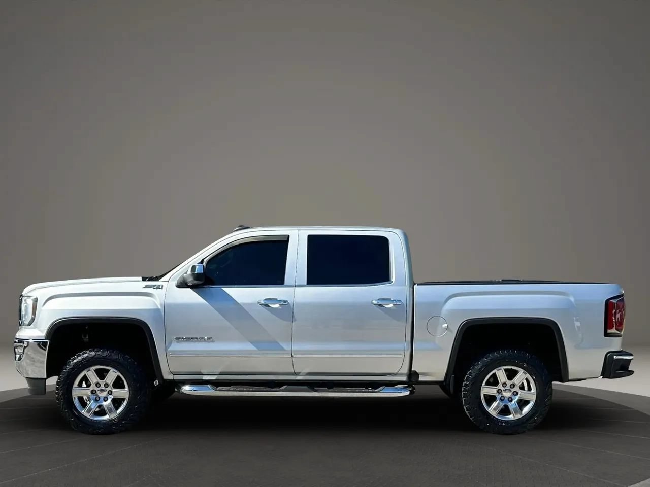 Used 2016 GMC Sierra 1500 SLT w/ Suspension Package, Off-Road AWD/4WD image 8