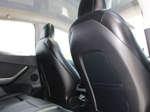 Used 2021 Tesla Model Y Long Range AWD/4WD image 14