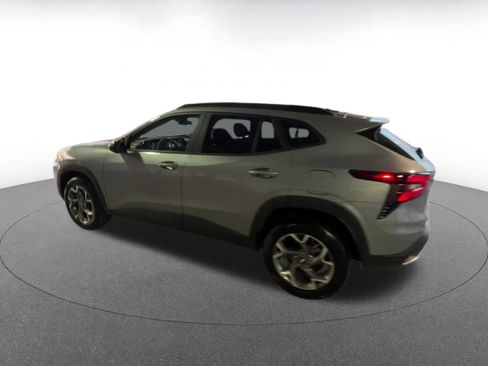 Used 2025 Chevrolet Trax LT image 10