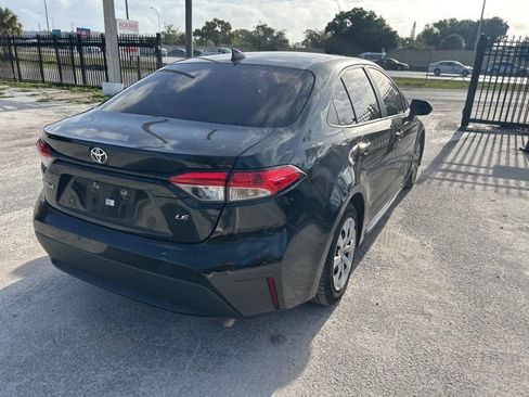 Used 2022 Toyota Corolla LE image 4