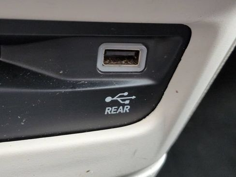 Used 2017 Chrysler Pacifica Touring-L Plus w/ Tire & Wheel Group FWD image 22