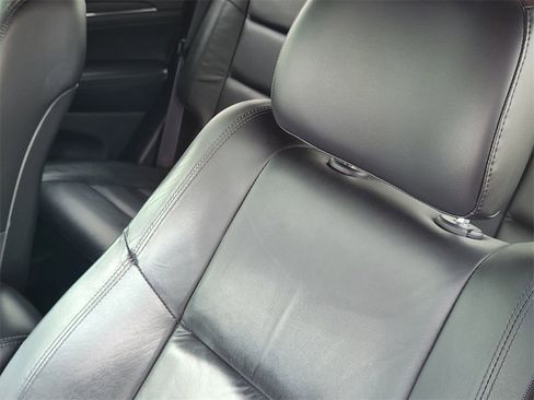 Used 2018 Jeep Grand Cherokee Limited image 16