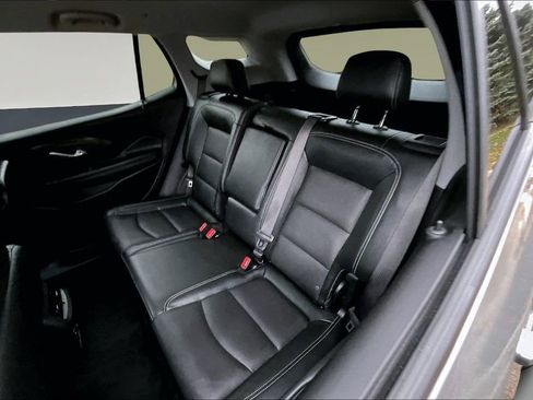 Used 2024 GMC Terrain SLT image 19