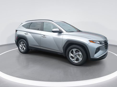 Used 2024 Hyundai Tucson SEL FWD image 3