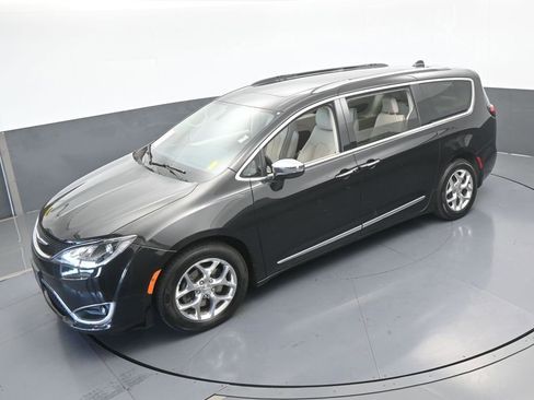 Used 2019 Chrysler Pacifica Limited image 51