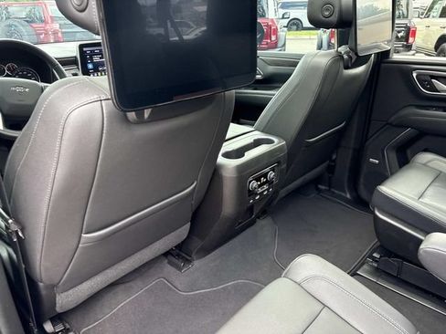 Used 2021 Chevrolet Suburban Z71 w/ Rear Media and Nav Package AWD/4WD image 18