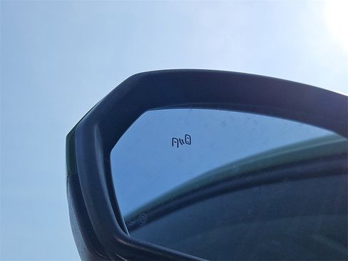 New 2025 Volkswagen Taos SE image 13