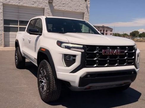 Used 2024 GMC Canyon AT4 w/ AT4 Premium Package AWD/4WD image 4