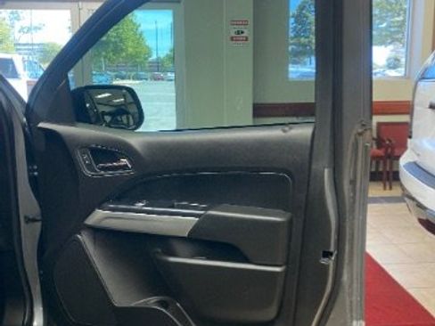 Used 2021 Chevrolet Colorado LT w/ Safety Package RWD image 19