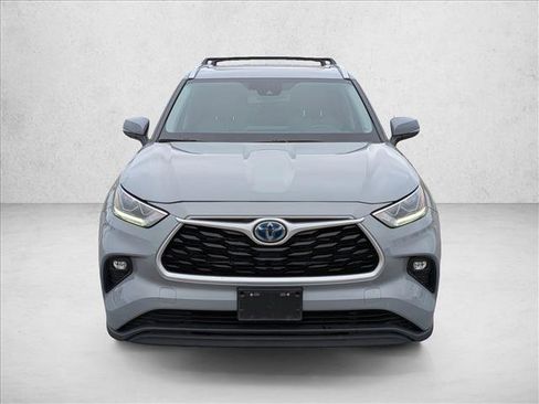 Used 2022 Toyota Highlander Bronze Edition image 2