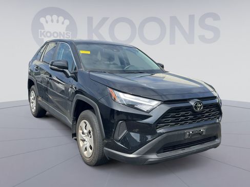 Used 2023 Toyota RAV4 LE AWD/4WD image 7
