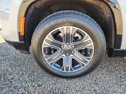 Used 2023 Jeep Wagoneer Series II image 9