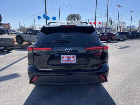 Used 2023 Toyota Highlander L image 5