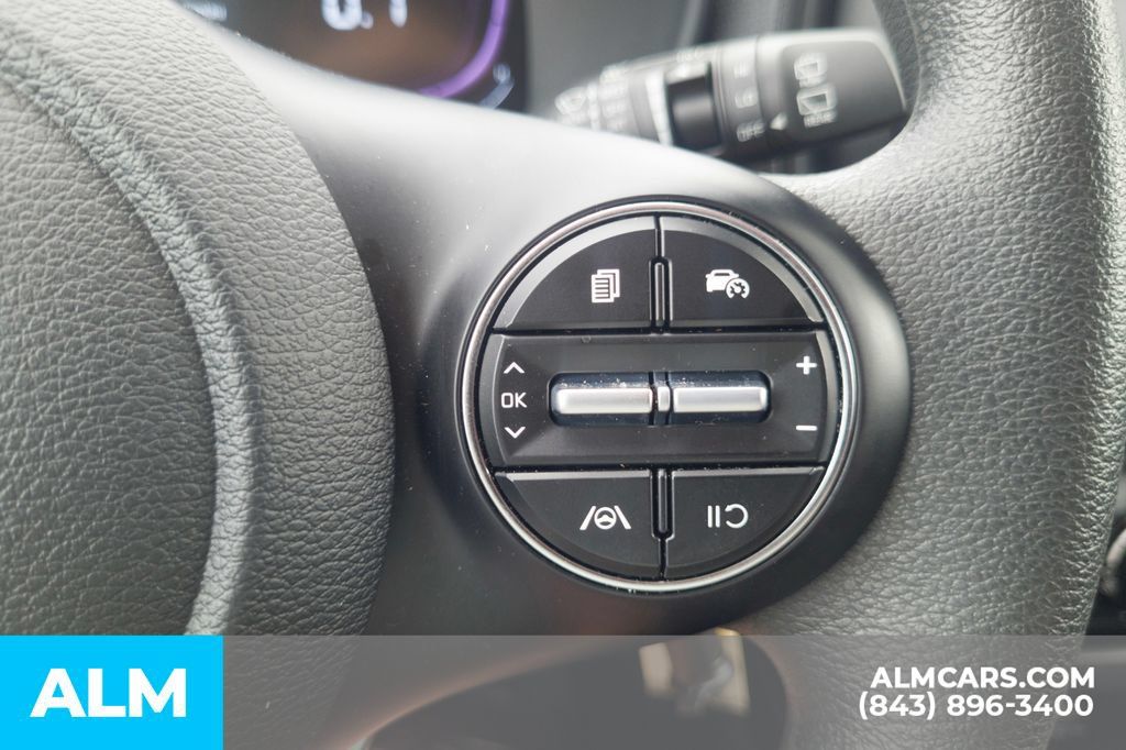 Used 2025 Kia Soul LX FWD image 27