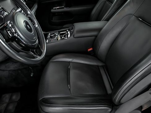 Used 2014 Rolls-Royce Wraith image 21