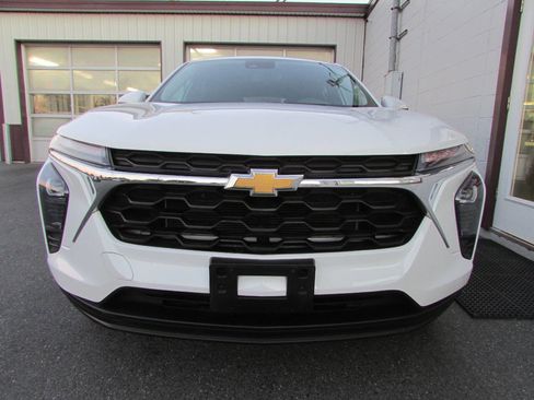 Used 2024 Chevrolet Trax LS w/ LS Convenience Package image 2