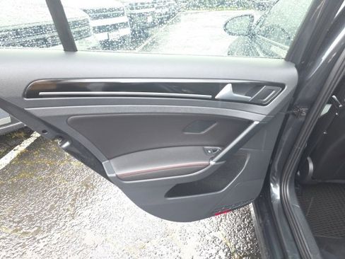 Used 2017 Volkswagen GTI SE image 26