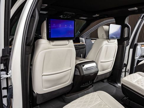 Used 2025 Cadillac Escalade ESV Sport Platinum w/ LPO, ONYX Package image 36