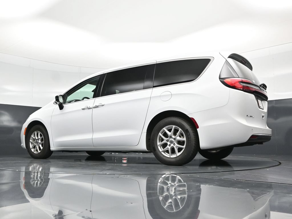 Used 2024 Chrysler Pacifica Touring-L FWD image 50