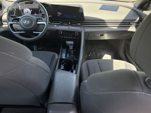 Used 2025 Hyundai Elantra SEL FWD image 28