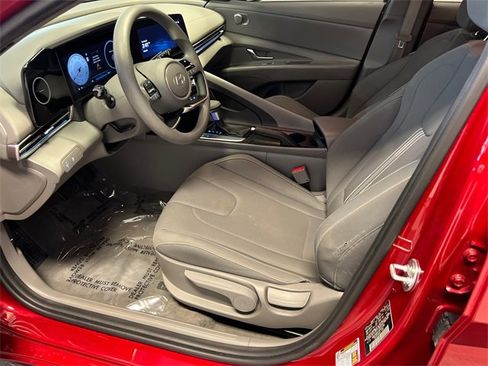 Used 2024 Hyundai Elantra SEL image 6