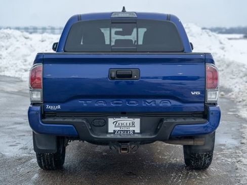 Used 2022 Toyota Tacoma TRD Off-Road image 6