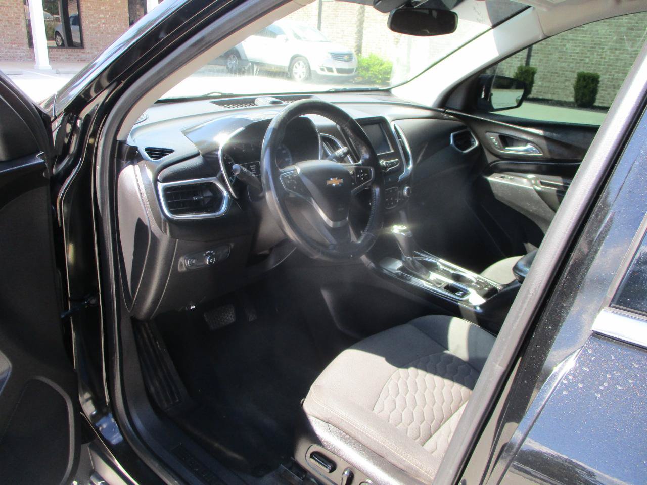 Used 2018 Chevrolet Equinox LT FWD image 13