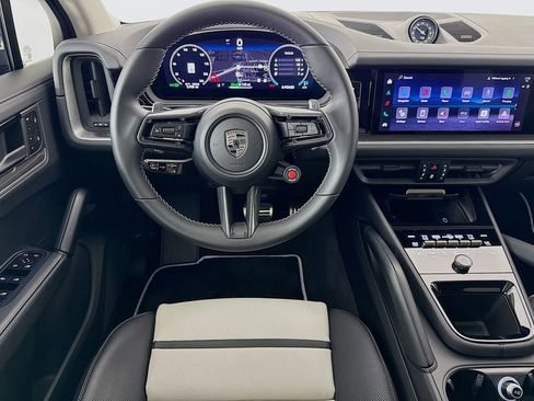 Certified 2026 Porsche Cayenne Turbo AWD/4WD image 25