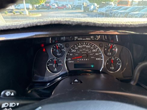 Used 2023 Chevrolet Express 2500 image 18