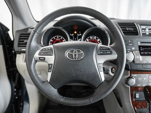 Used 2012 Toyota Highlander Limited w/ Tow Pkg AWD/4WD image 31