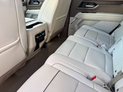 New 2026 GMC Yukon Denali w/ Denali Reserve Package image 12