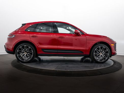 Certified 2026 Porsche Macan AWD/4WD image 8