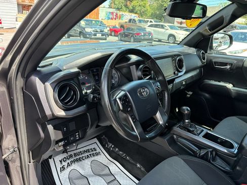 Used 2020 Toyota Tacoma TRD Sport AWD/4WD image 28