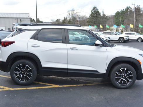 Used 2023 Chevrolet TrailBlazer ACTIV w/ Sun and Liftgate Package image 3