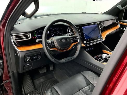 Used 2025 Jeep Grand Wagoneer L Series III w/ Rear-Seat Entertainment Group AWD/4WD image 15