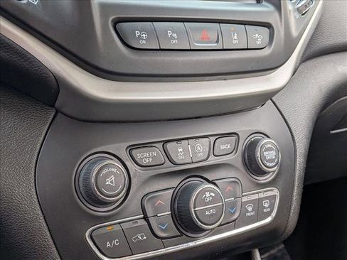 Used 2015 Jeep Cherokee Limited w/ Luxury Group image 15