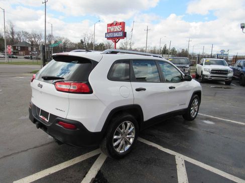 Used 2016 Jeep Cherokee Sport w/ Cold Weather Group image 4