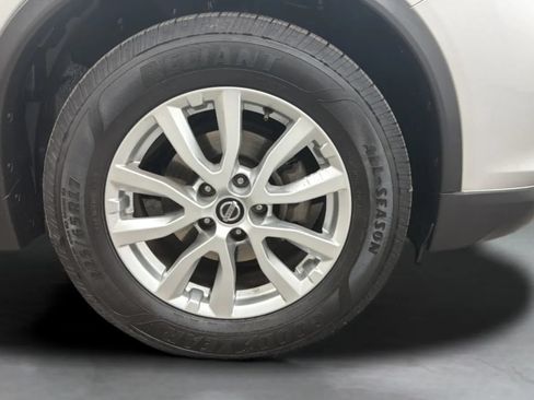 Used 2017 Nissan Rogue SV FWD image 24