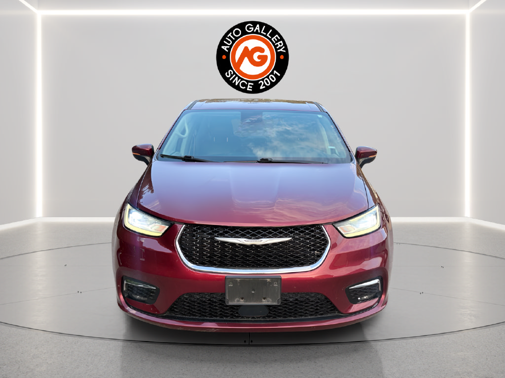 Used 2023 Chrysler Pacifica Touring-L FWD image 2