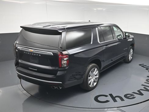 Used 2023 Chevrolet Suburban High Country w/ Premium Package 2 AWD/4WD image 25